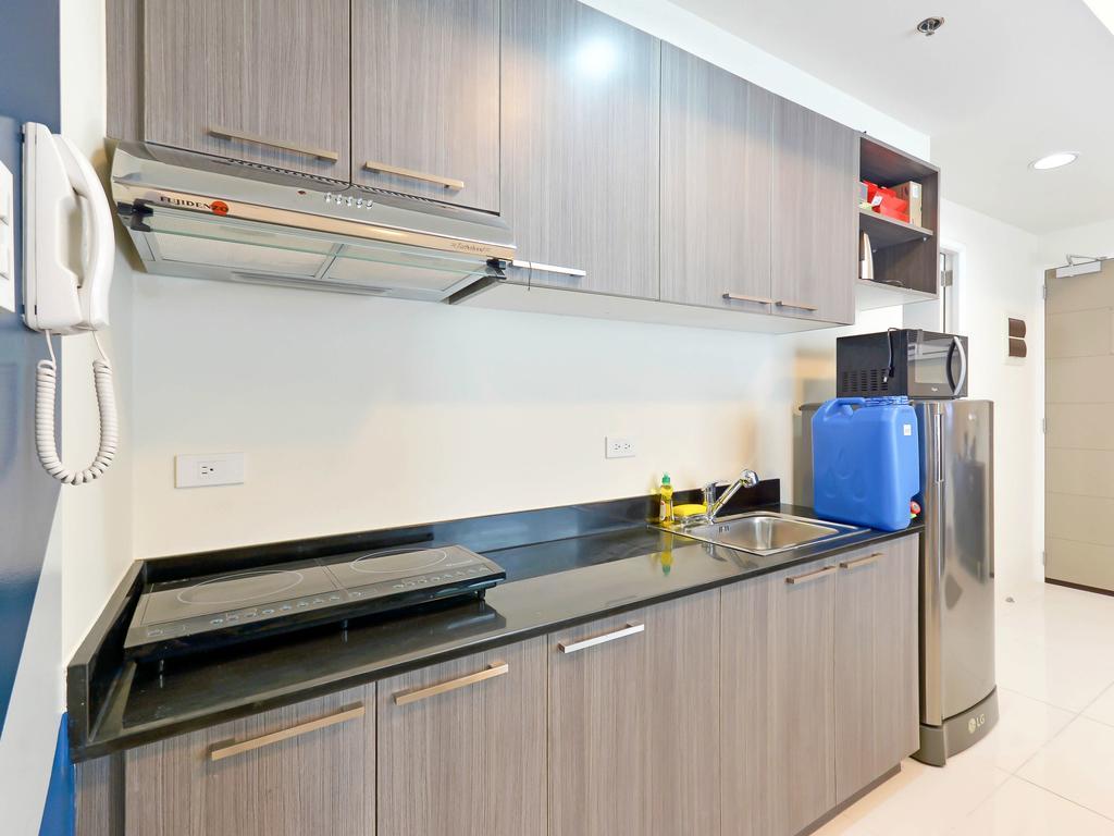 Currency Serviced Suites Manila Exterior photo