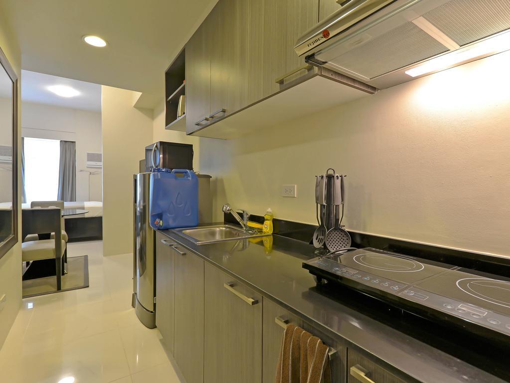 Currency Serviced Suites Manila Exterior photo