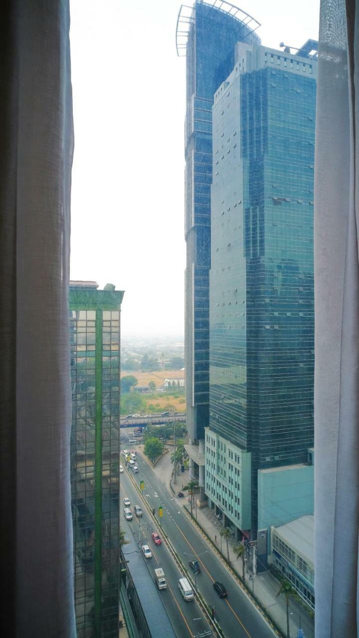 Currency Serviced Suites Manila Exterior photo